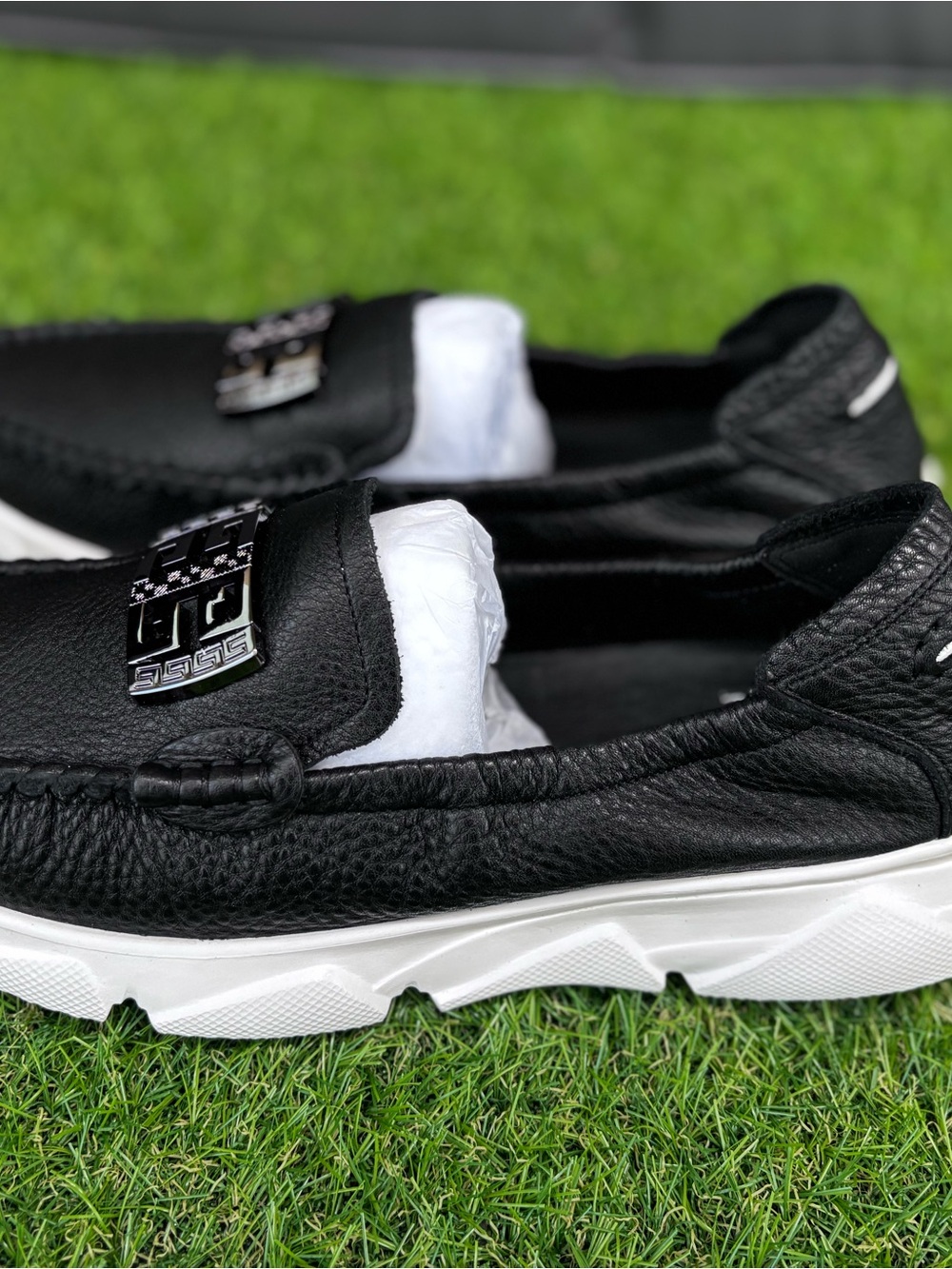 Women’s Pucciani Black and white Leather Slip-On Sneakers, very lightweight